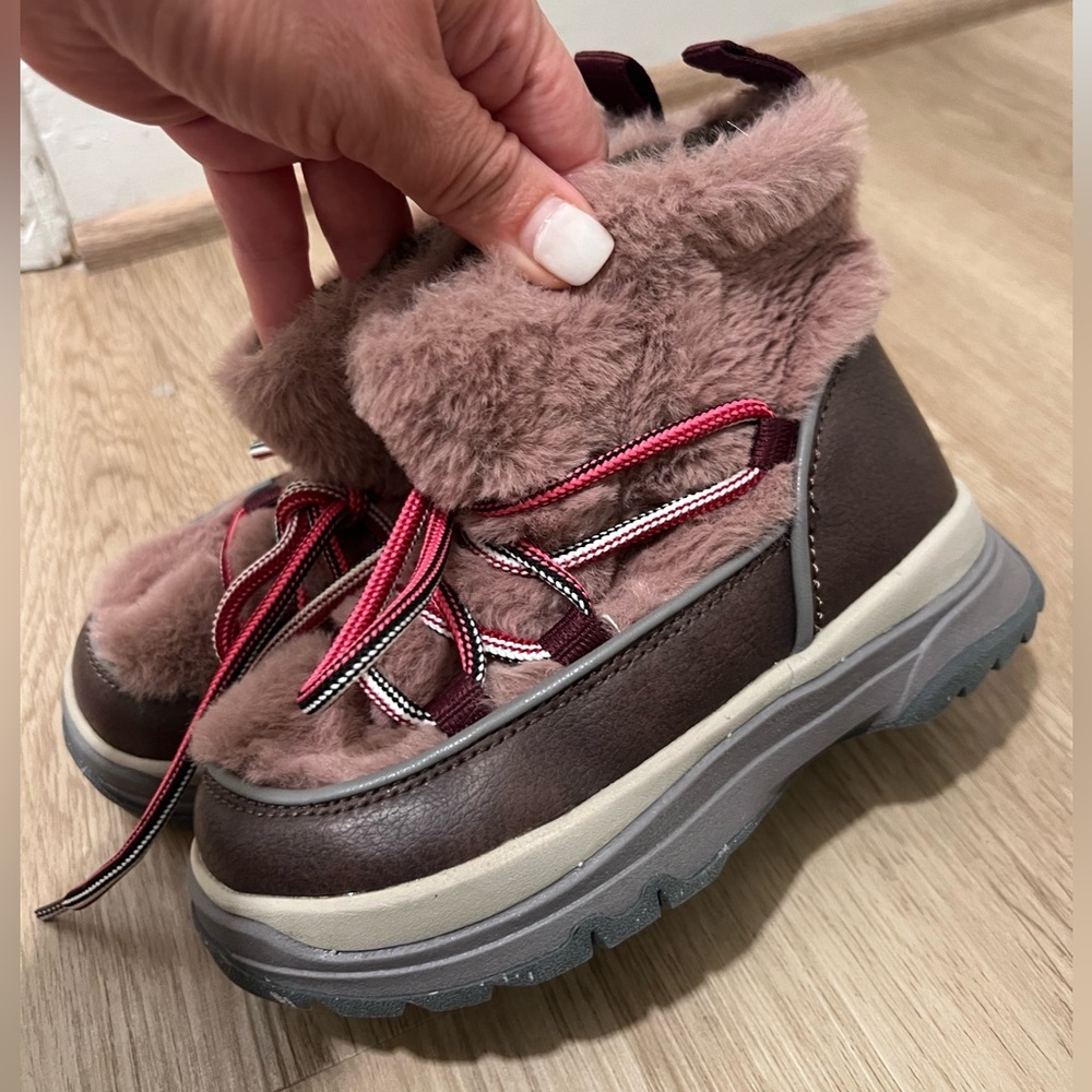 Zara Kids Boots in Brown and Pink New with Out Tag $85